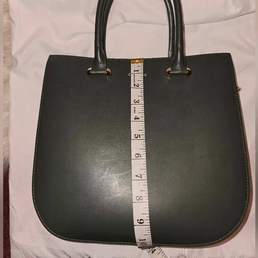 Authentic Camelia Roma Handbag - Picture 4 of 10